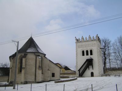 Heliga Annas kyrka och klocktornet i renässansstil.